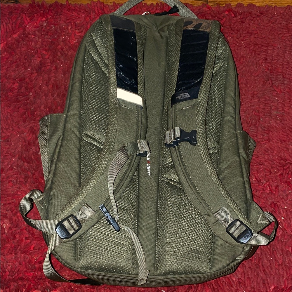 The North Face Jester Men's or Women’s Green, Camouflage Backpack. - Picture 2 of 6